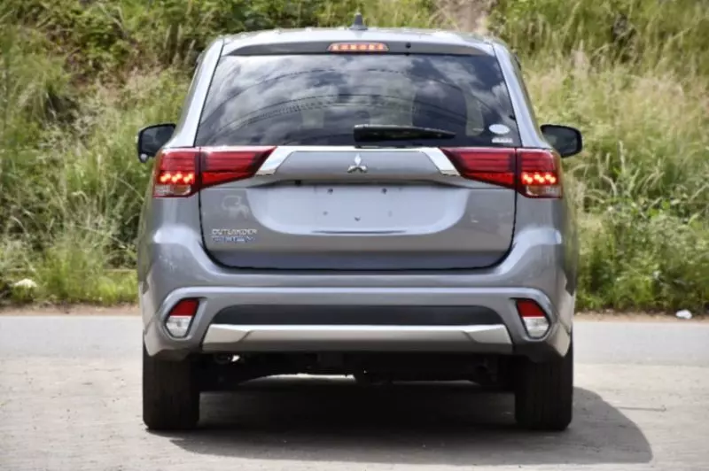Mitsubishi Plug-in Hybrid Outlander   - 2017