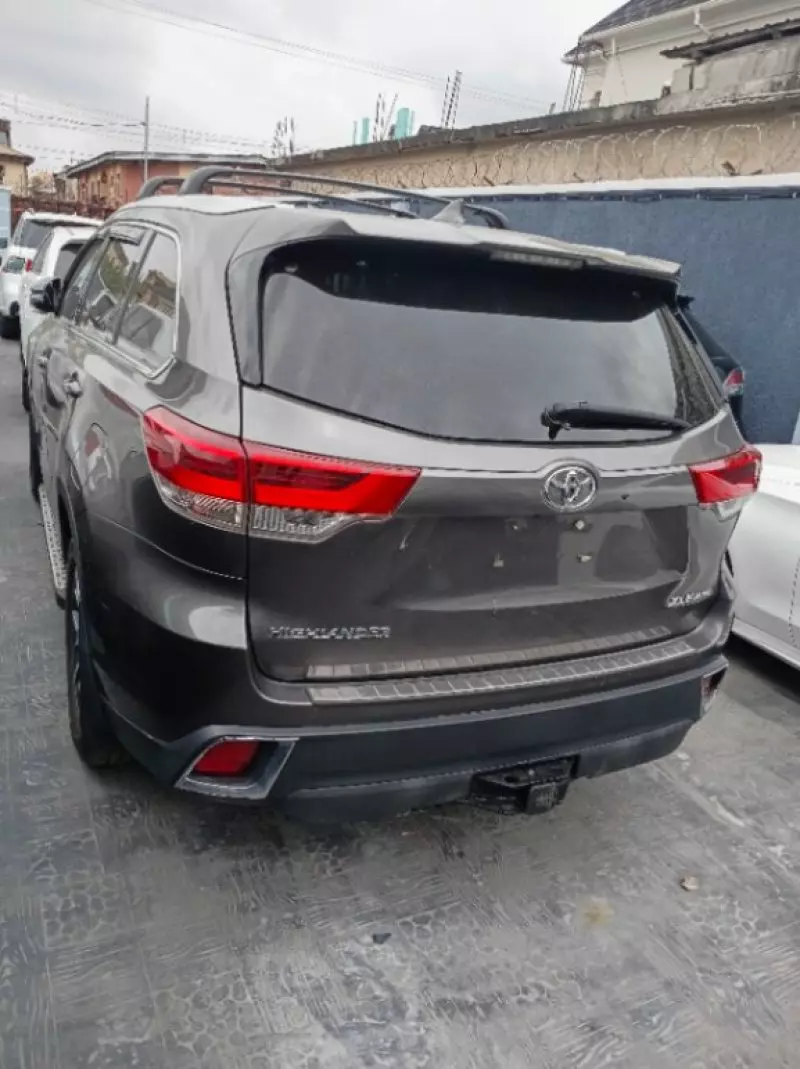 Toyota Highlander   - 2017