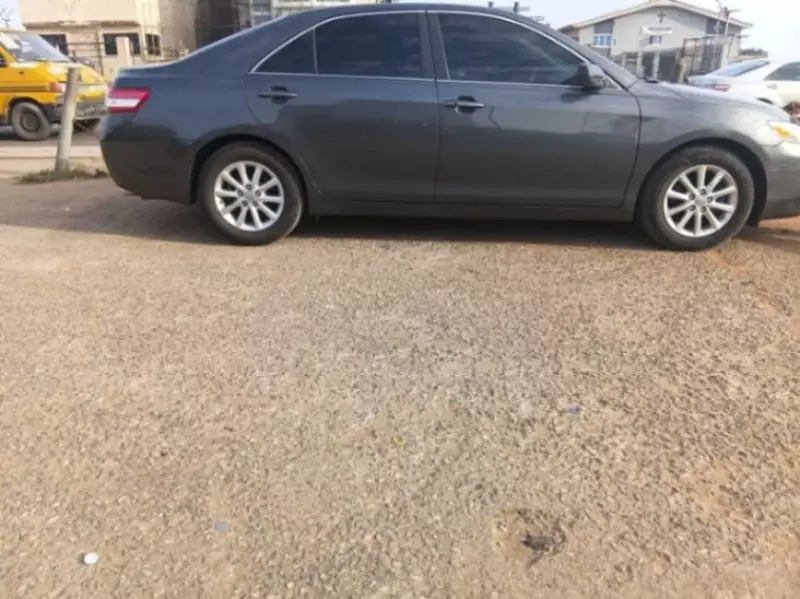 Toyota Camry   - 2011