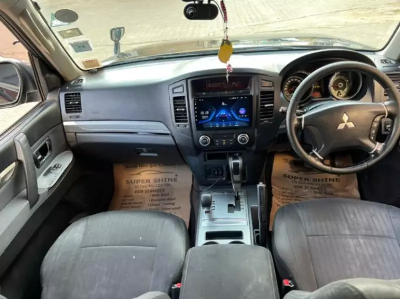Mitsubishi Pajero   - 2012