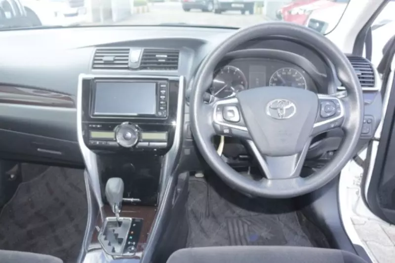 Toyota Premio    - 2018