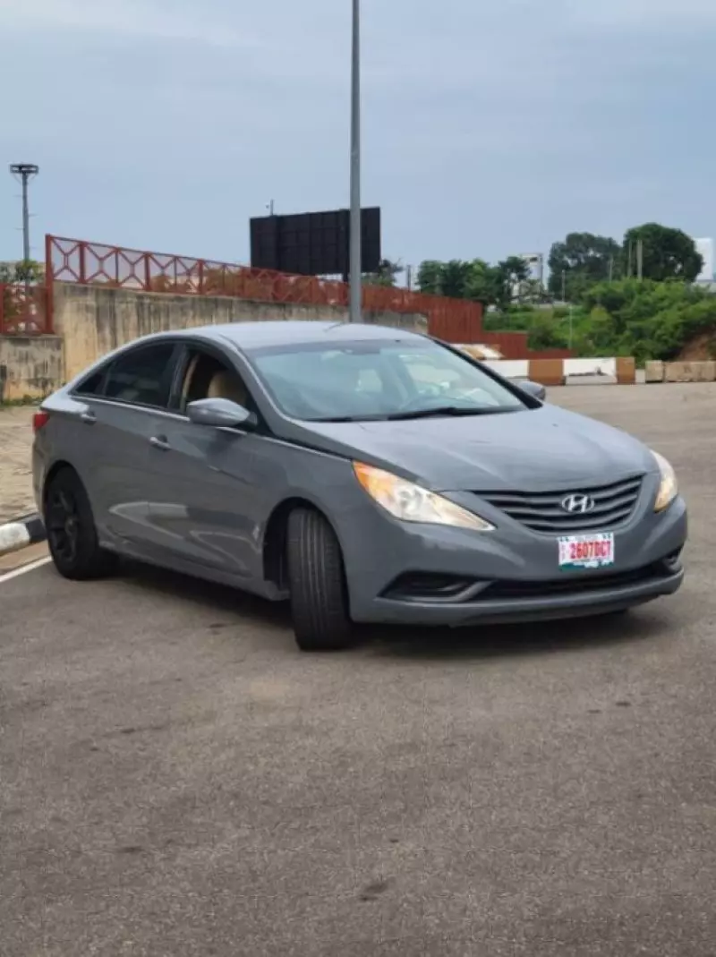 Hyundai Sonata   - 2013