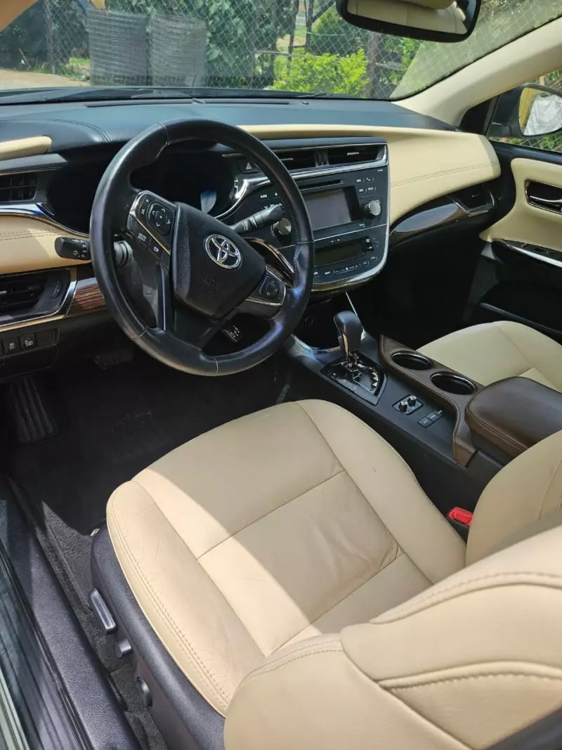 Toyota Avalon   - 2013