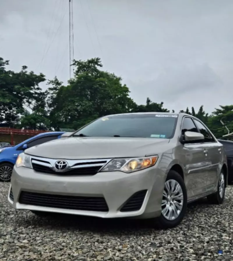 Toyota Camry   - 2014
