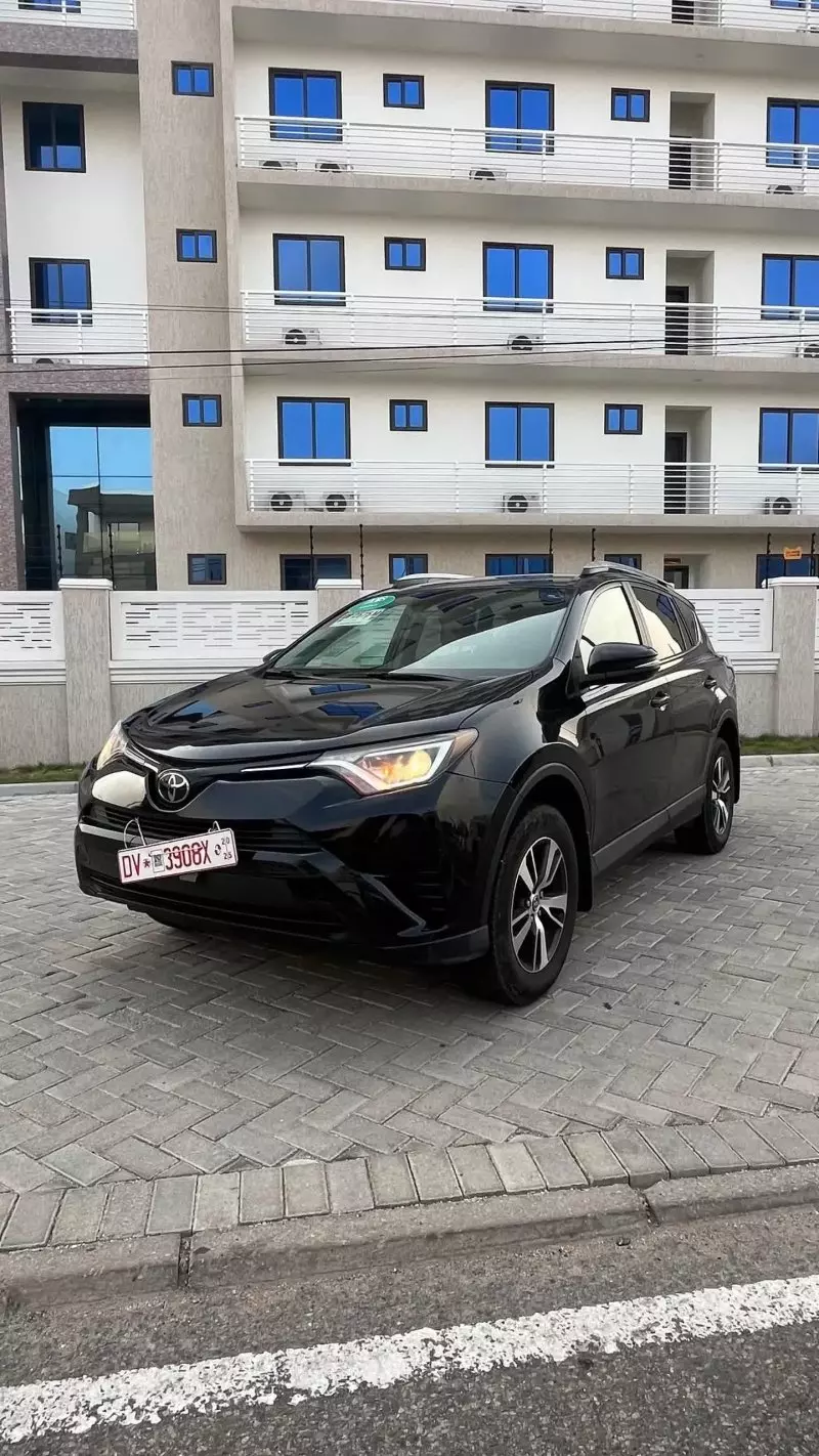 Toyota RAV4   - 2018