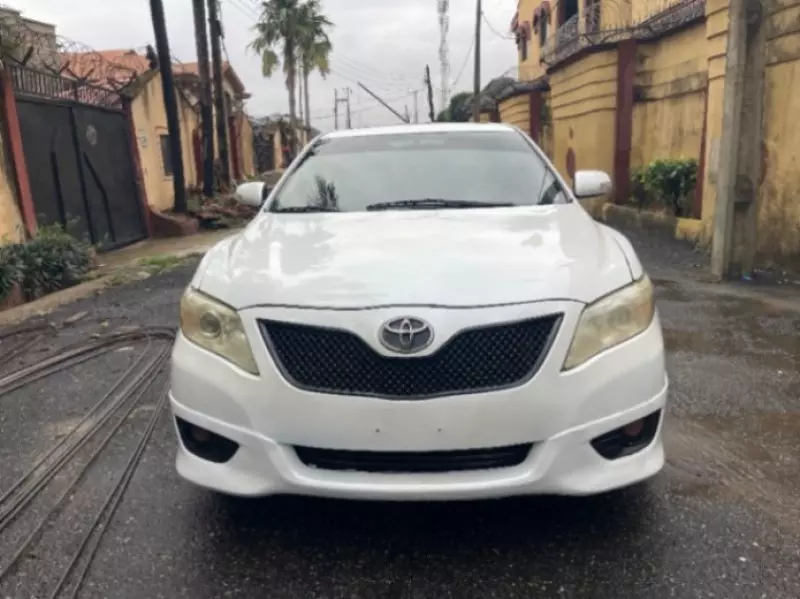 Toyota camry   - 2011