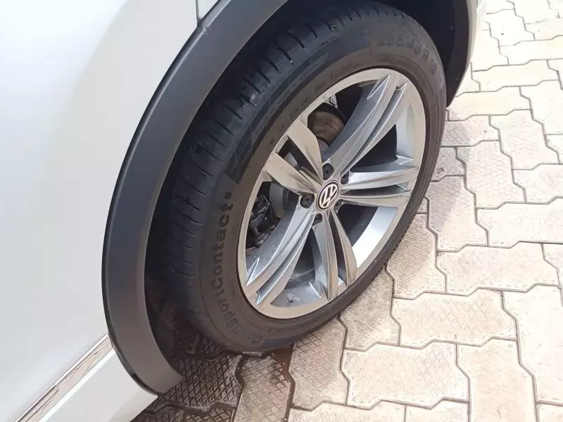 Volkswagen Tiguan   - 2017