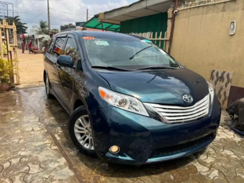 Toyota Sienna   - 2012