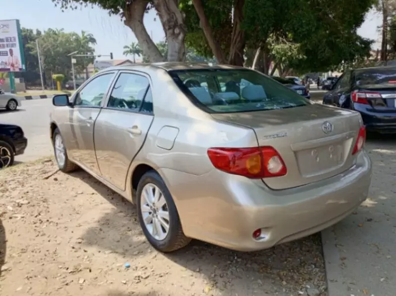 Toyota Corolla   - 2010