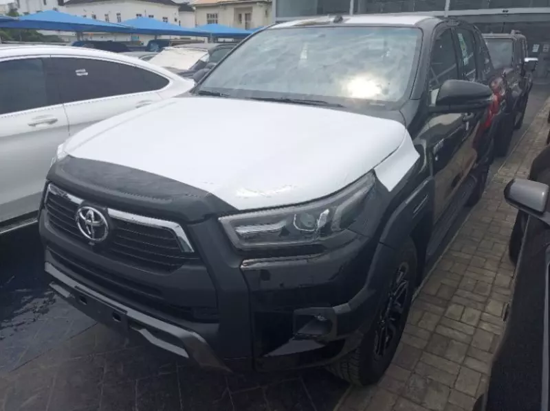 Toyota Hilux   - 2025
