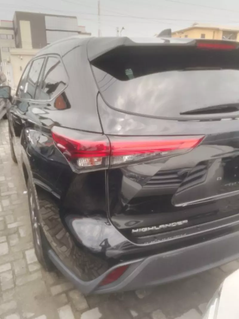 Toyota Highlander   - 2020