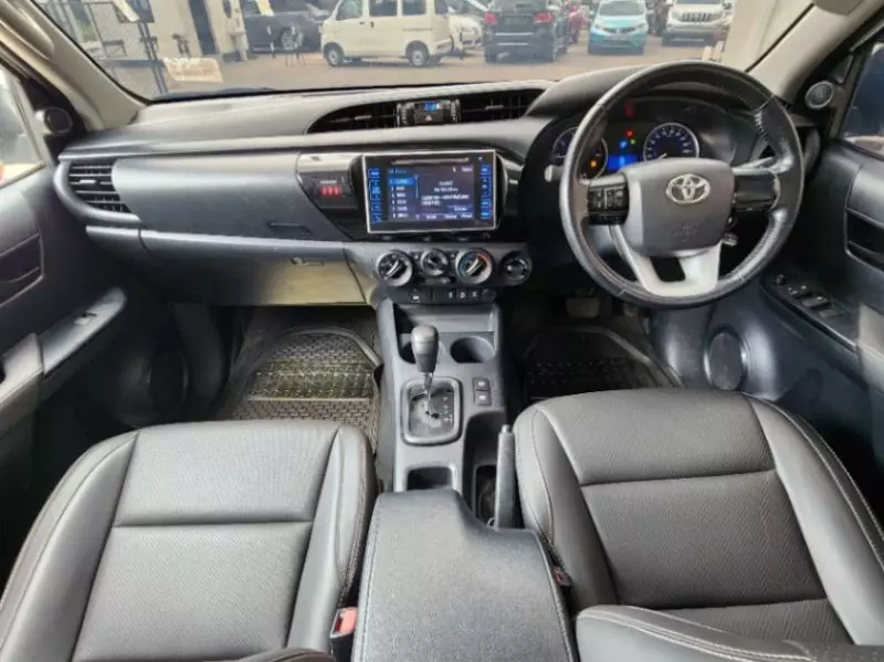 Toyota Hilux    - 2017
