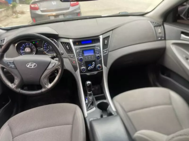 Hyundai Sonata   - 2011