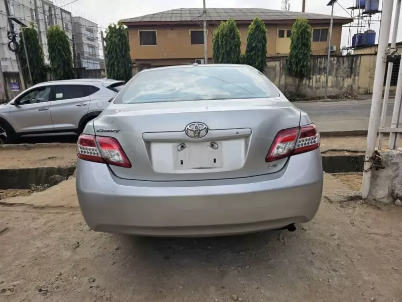 Toyota camry   - 2011