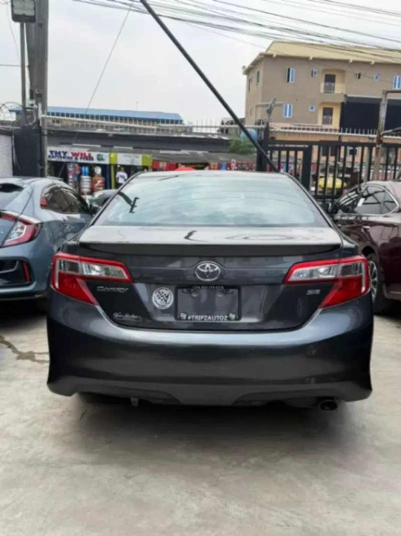 Toyota Camry   - 2013
