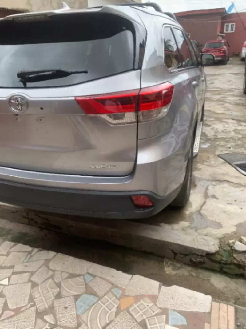 Toyota Highlander   - 2015