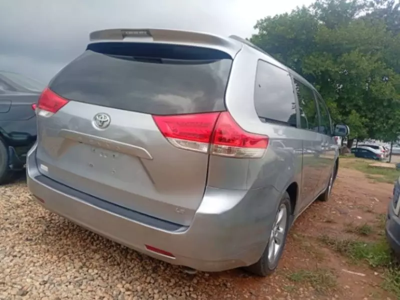 Toyota Sienna   - 2012