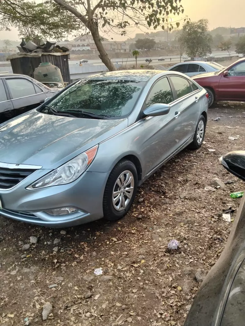 Hyundai Sonata   - 2011