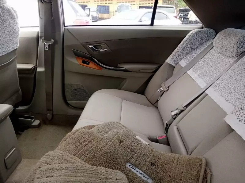 Toyota Premio    - 2009