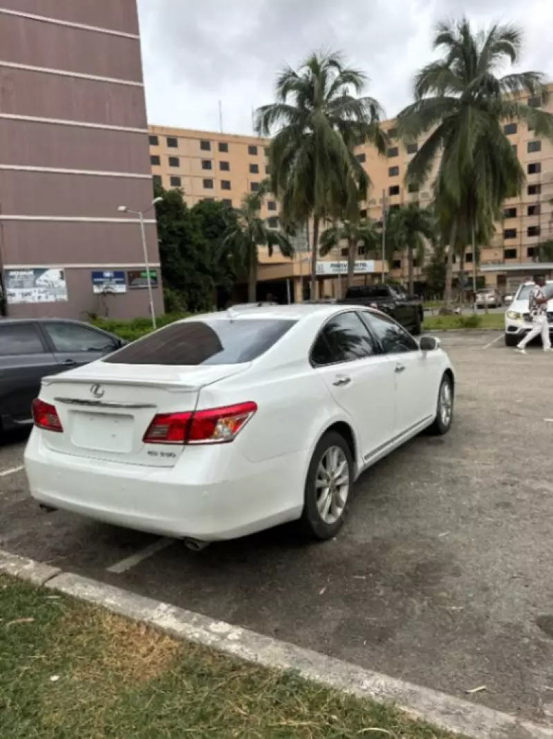 Lexus ES 350   - 2012