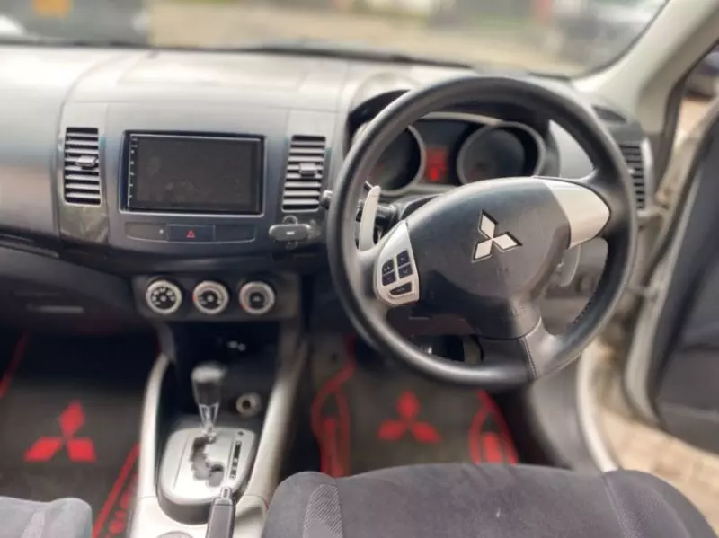 Mitsubishi OUTLANDER   - 2009