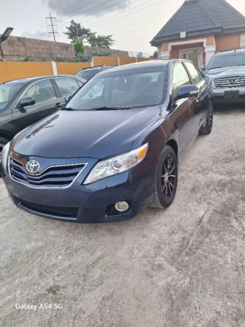 Toyota Camry   - 2010