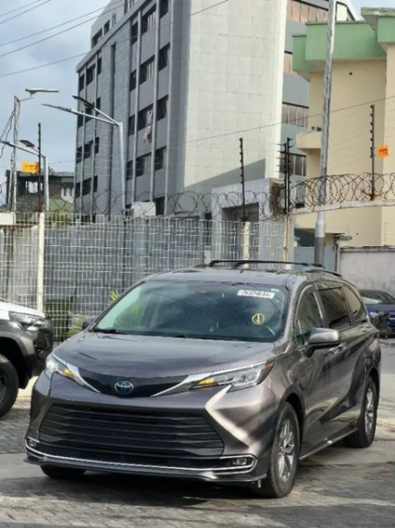 Toyota Sienna   - 2022