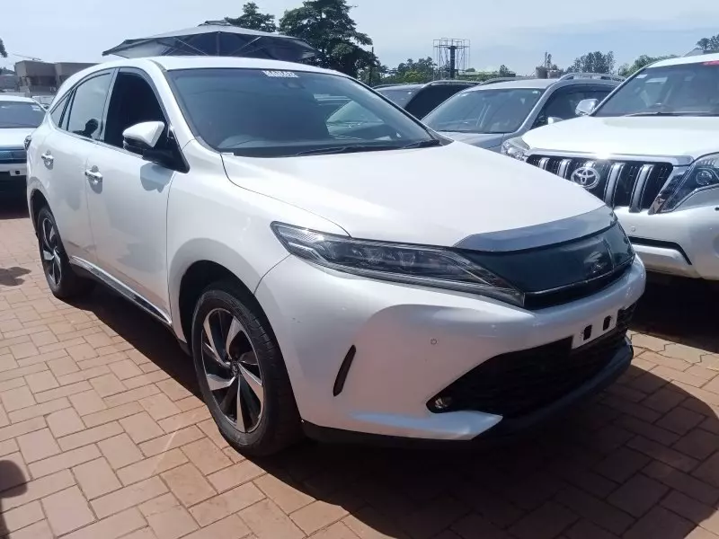 Toyota Harrier   - 2017
