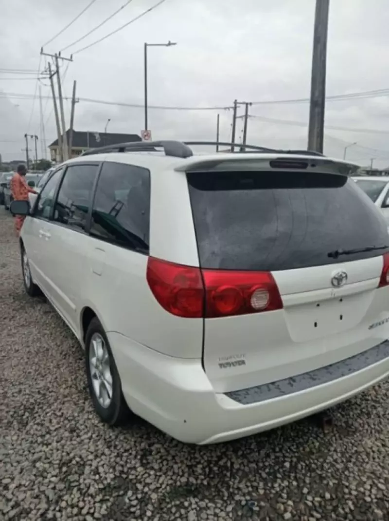 Toyota Sienna - 2006