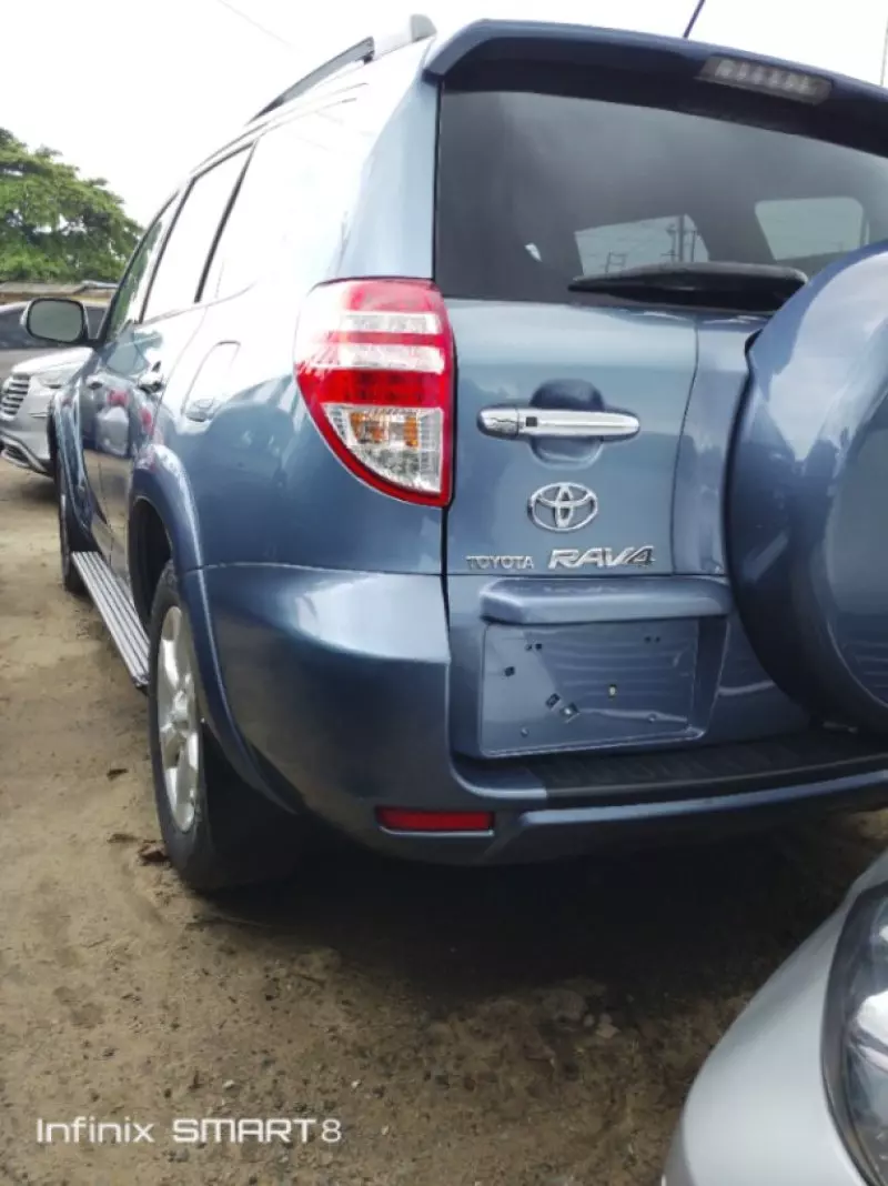 Toyota RAV 4   - 2010