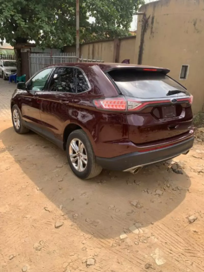 Ford Explorer   - 2018