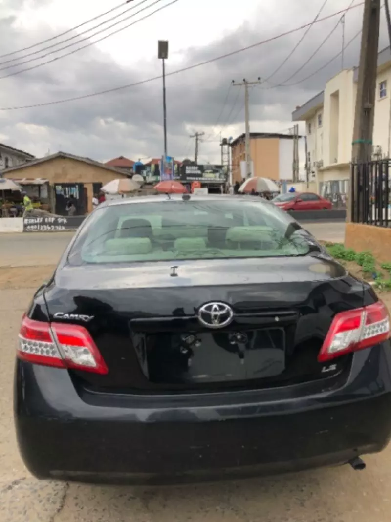 Toyota camry   - 2011