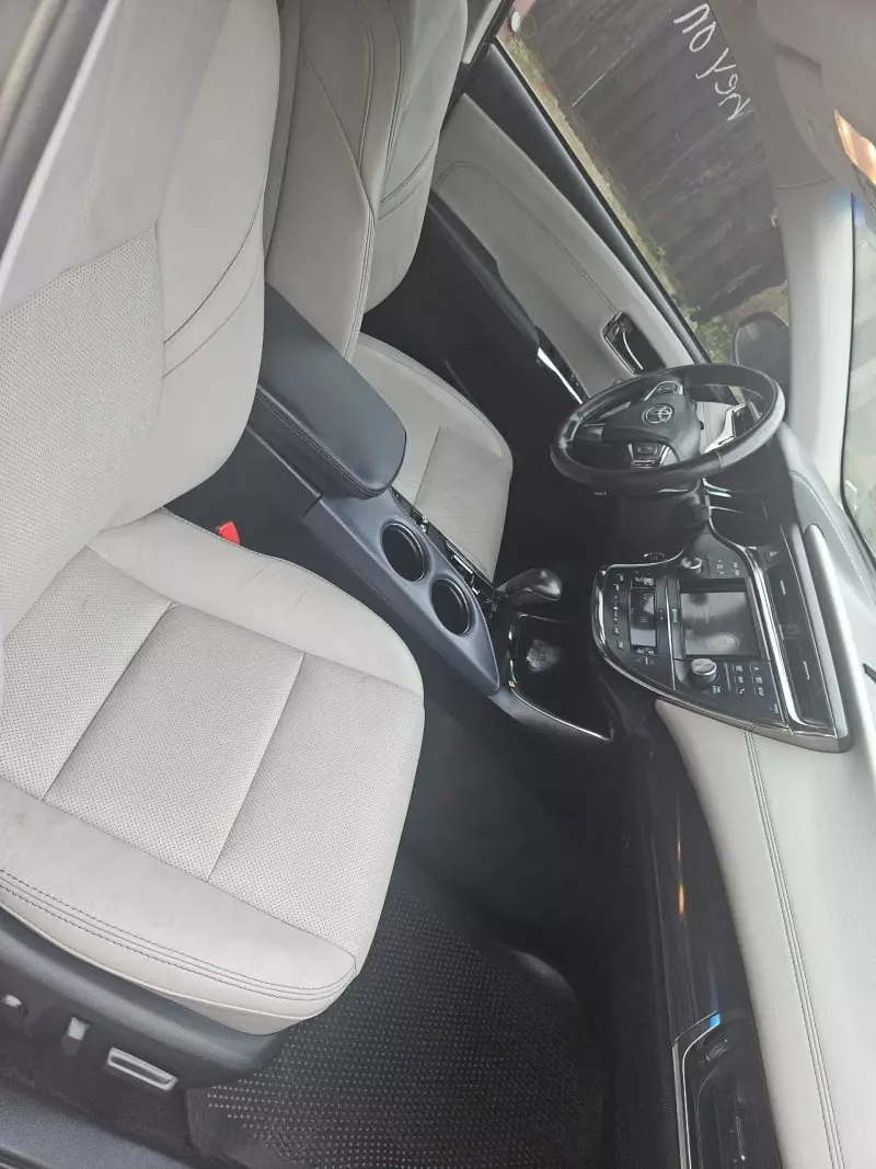 Toyota Avalon   - 2013