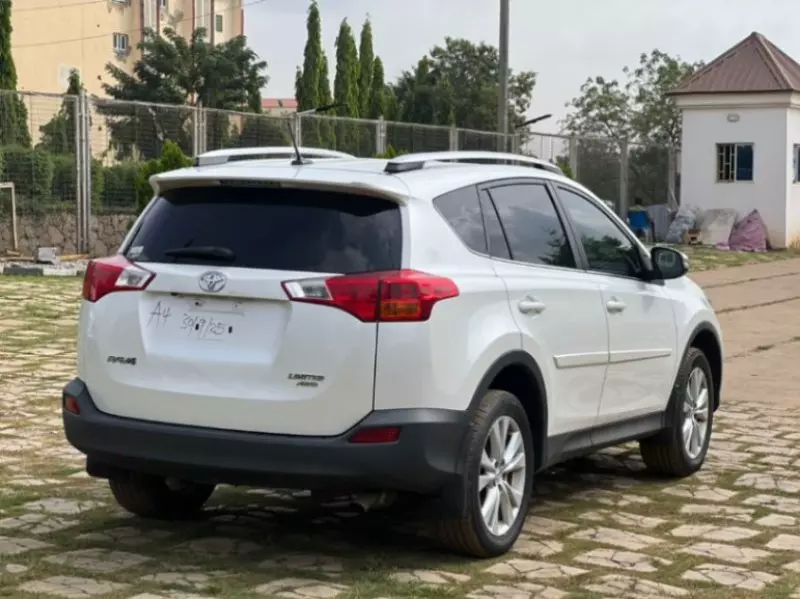 Toyota RAV 4   - 2013