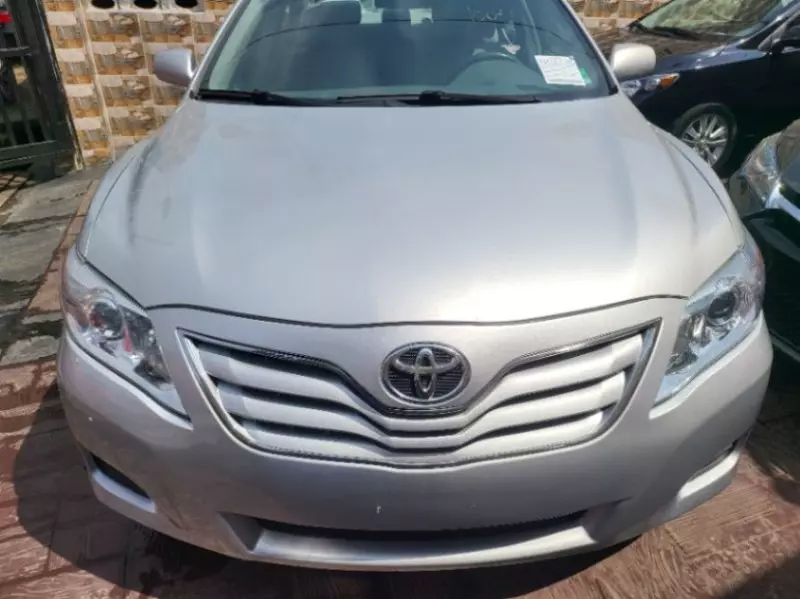 Toyota camry   - 2010