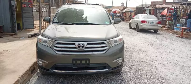 Toyota Highlander   - 2012