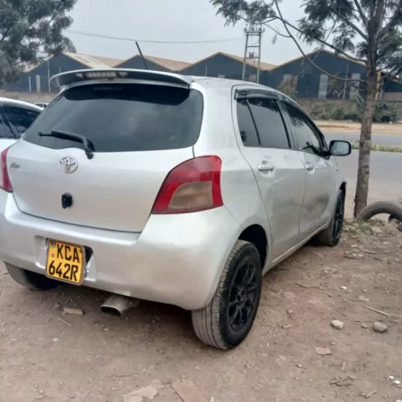 Toyota Vitz   - 2009