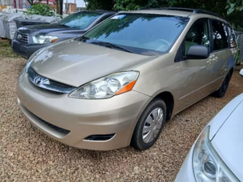 Toyota Sienna   - 2009