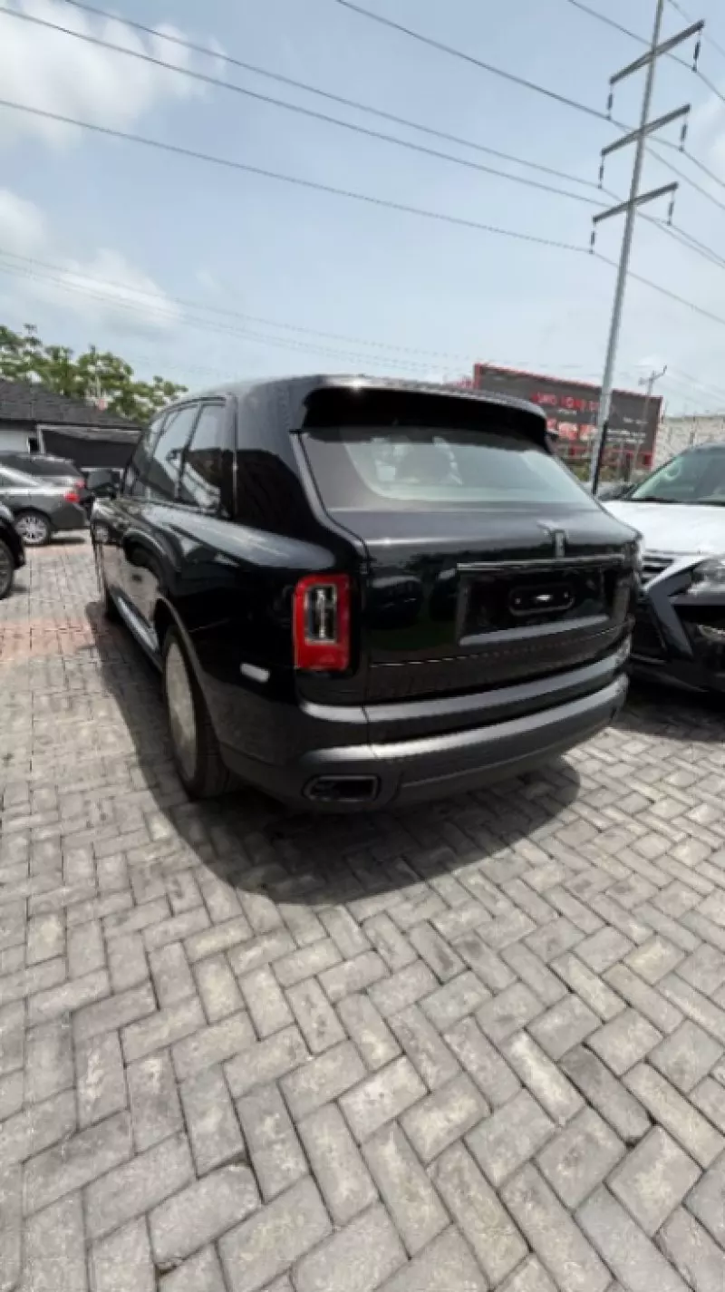 Rolls-Royce Cullinan   - 2024