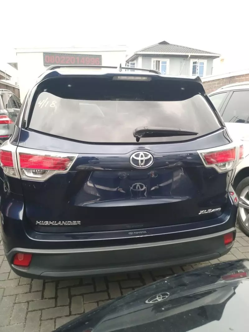 Toyota Highlander   - 2014