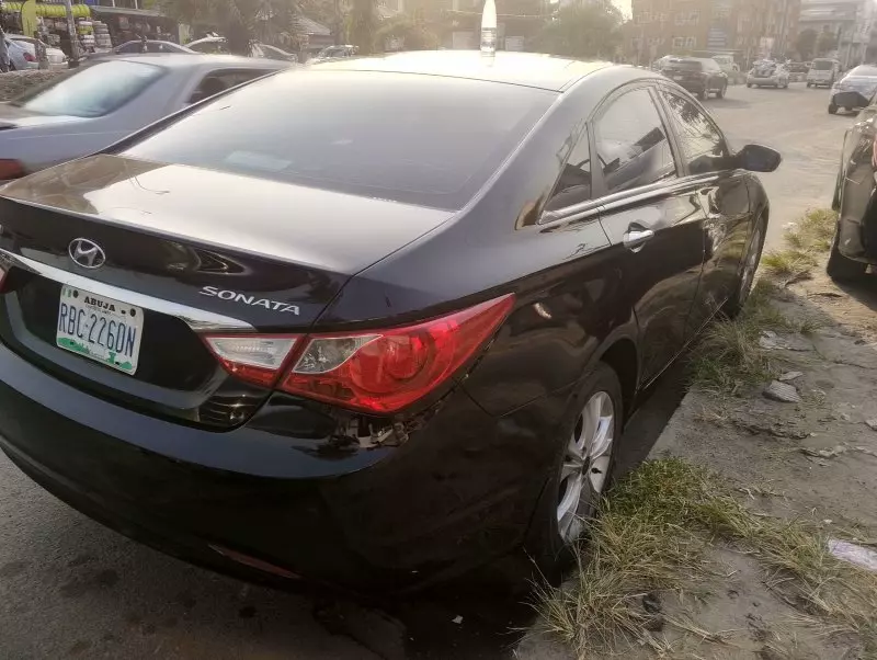 Hyundai Sonata   - 2011