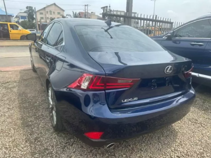 Lexus IS 250   - 2015