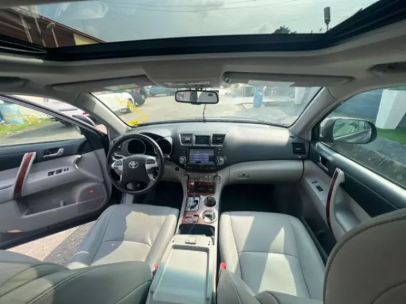 Toyota Highlander   - 2012
