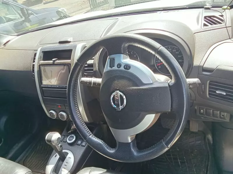 Nissan X-TRAIL   - 2010