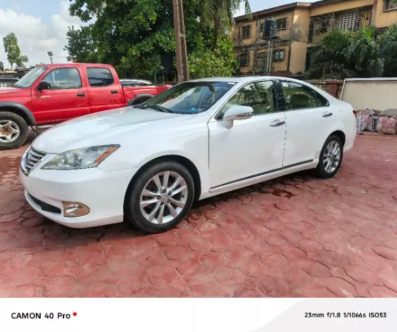 Lexus ES 350   - 2012