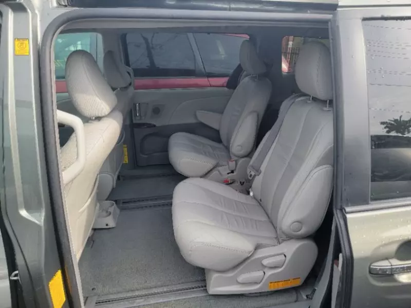 Toyota Sienna   - 2011