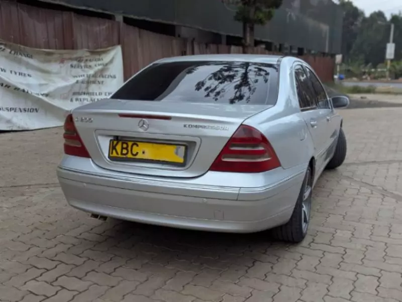 Mercedes-Benz C 200   - 2001