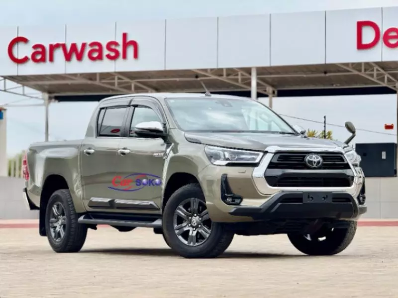 Toyota Hilux    - 2021