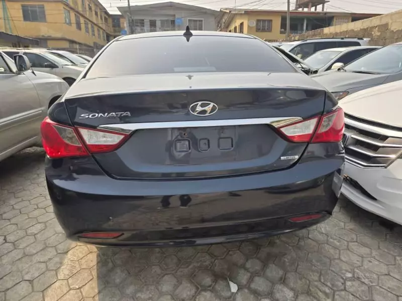 Hyundai Sonata   - 2011