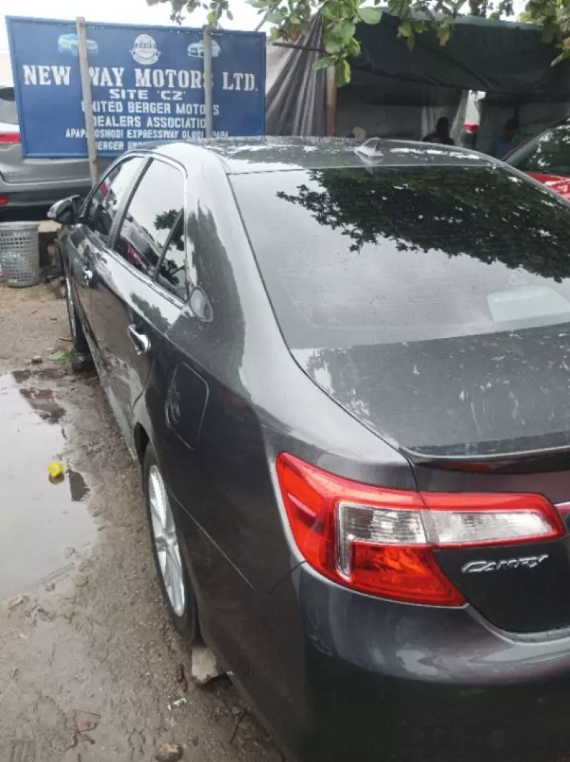 Toyota camry   - 2012